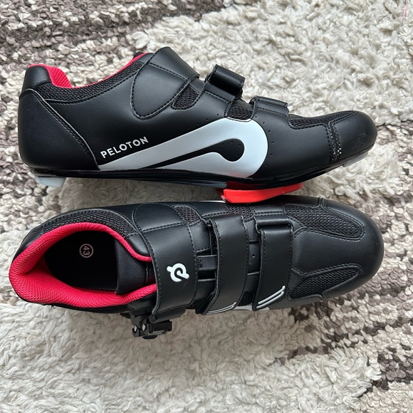 EUC Peloton Cycling Shoes - Size 43 (men’s size 10 and women’s size 12) - Picture 2 of 4